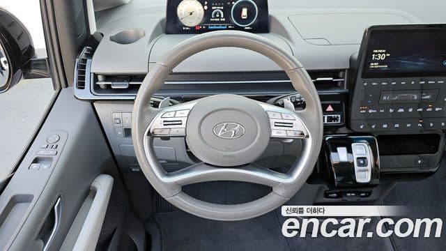 Hyundai Staria 2023 — Şəkil 13/20
