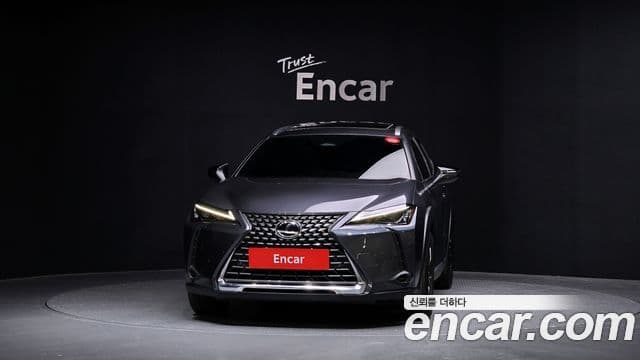 Lexus UX300h 2024 — Photo 4/20