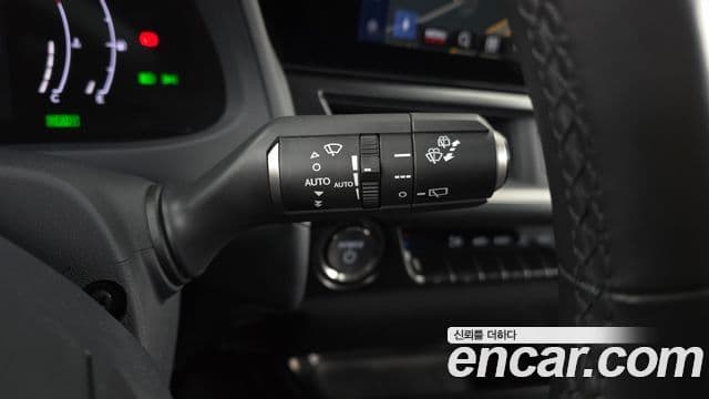 Lexus UX300h 2024 — Photo 20/20