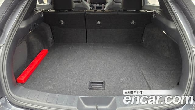 Lexus UX300h 2024 — Photo 16/20