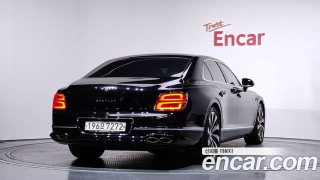 Bentley Flying Spur 2023 — ფოტო 2/20