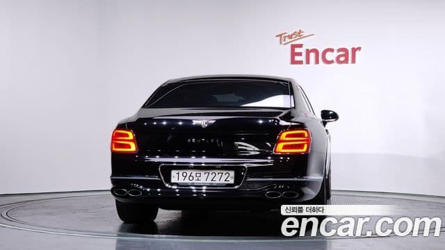 Bentley Flying Spur 2023 — ფოტო 4/20