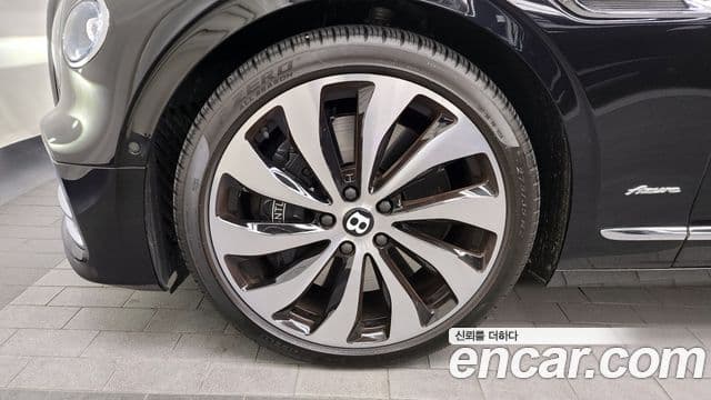 Bentley Flying Spur 2023 — ფოტო 5/20