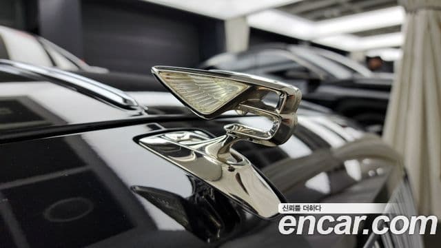Bentley Flying Spur 2023 — ფოტო 20/20