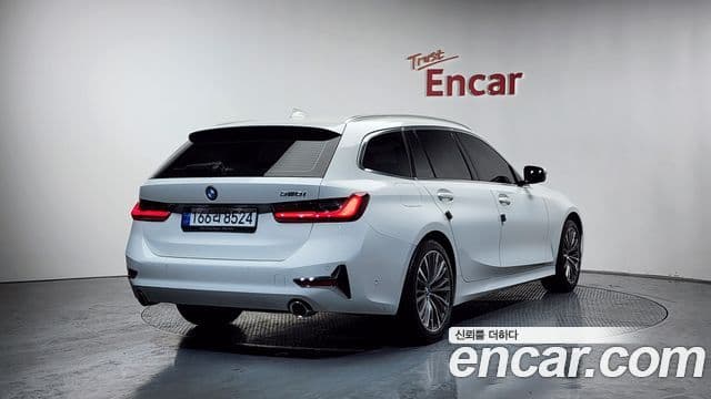 BMW 3 Series 2022 — ფოტო 2/20