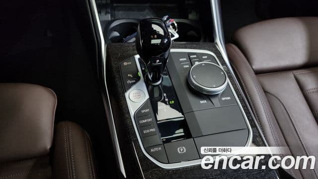BMW 3 Series 2022 — ფოტო 9/20