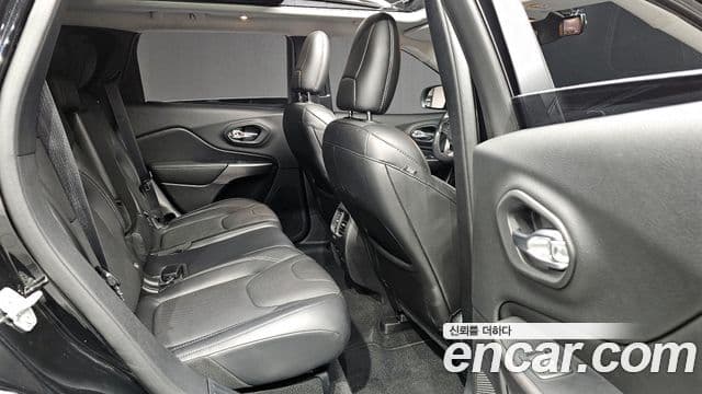 Jeep Cherokee 2020 — Фото 11/20