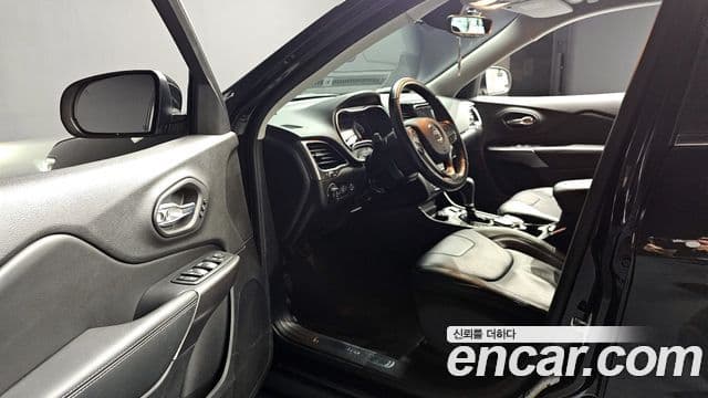 Jeep Cherokee 2020 — Фото 12/20