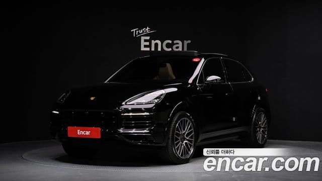 Porsche Cayenne 2021 — ფოტო 1/20
