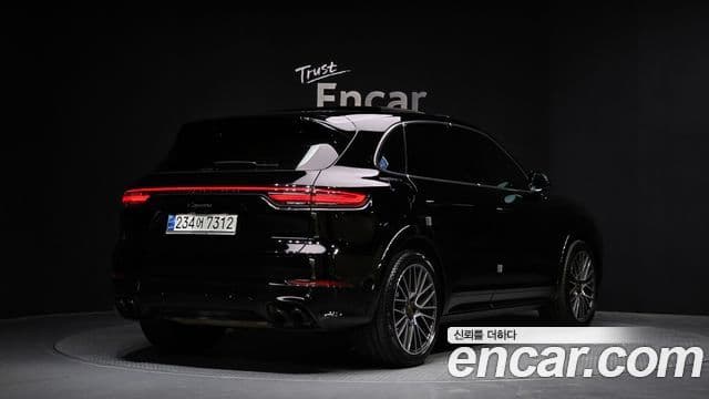 Porsche Cayenne 2021 — ფოტო 2/20