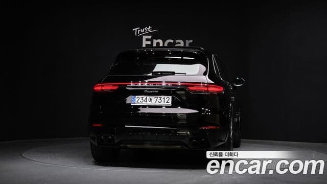 Porsche Cayenne 2021 — ფოტო 4/20