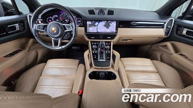 Porsche Cayenne 2021 — ფოტო 7/20