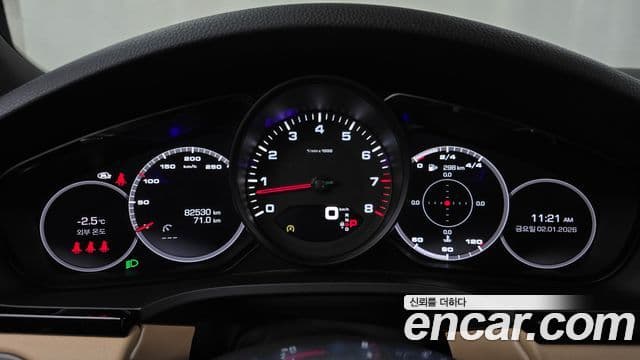 Porsche Cayenne 2021 — ფოტო 8/20