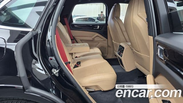 Porsche Cayenne 2021 — ფოტო 12/20