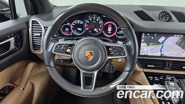 Porsche Cayenne 2021 — ფოტო 13/20