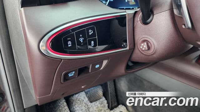 Genesis GV70 2021 — ფოტო 14/20