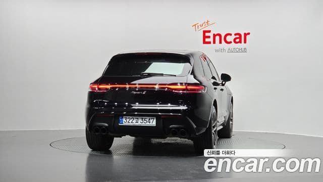 Porsche Macan 2023 — ფოტო 4/20