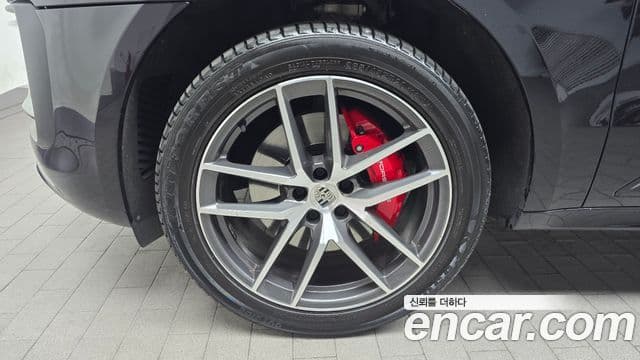 Porsche Macan 2023 — ფოტო 5/20