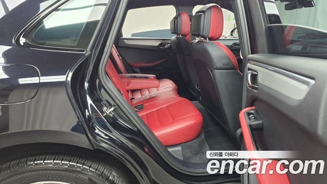 Porsche Macan 2023 — ფოტო 12/20