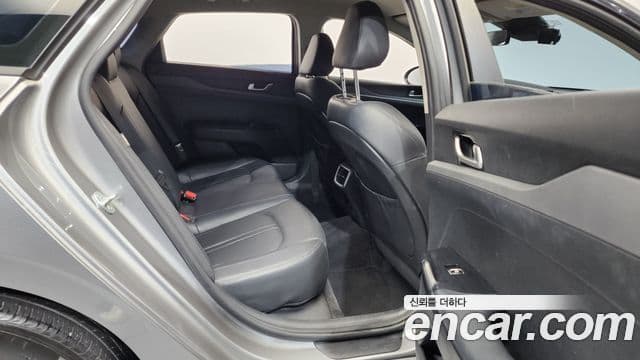 Kia K5 2021 — ფოტო 5/20