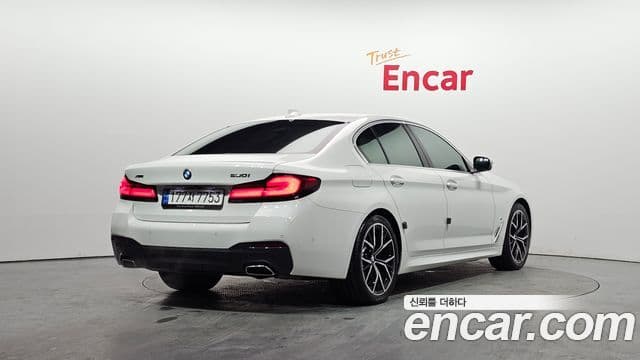 BMW 5 Series 2022 — ფოტო 17/20