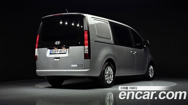 Hyundai Staria 2025 — Фото 2/20