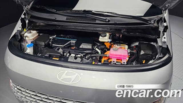 Hyundai Staria 2025 — Фото 6/20