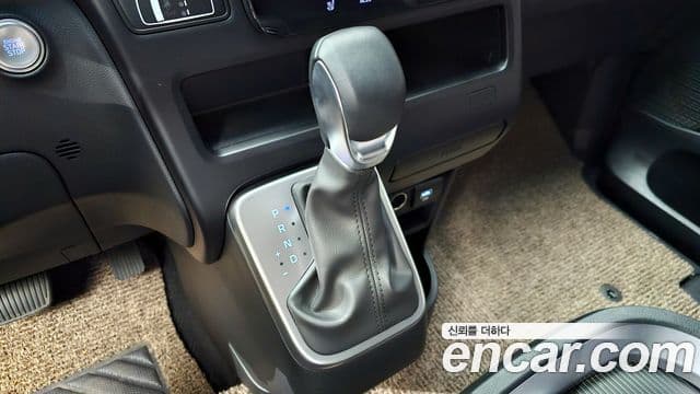 Hyundai Staria 2025 — Фото 9/20