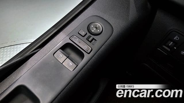 Hyundai Staria 2025 — Фото 16/20