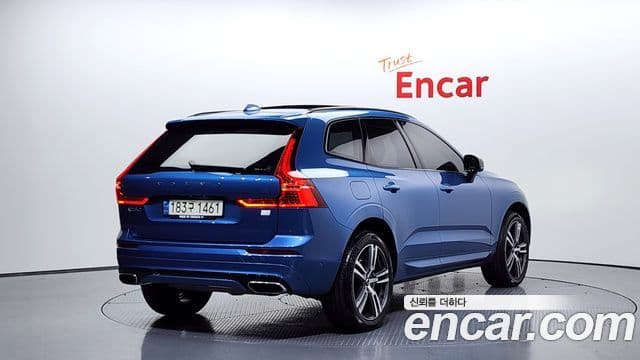 Volvo XC60 2021 — ფოტო 2/20