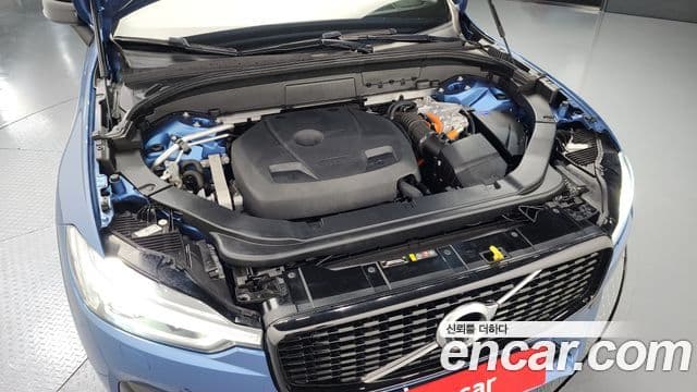 Volvo XC60 2021 — ფოტო 6/20