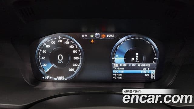 Volvo XC60 2021 — ფოტო 8/20