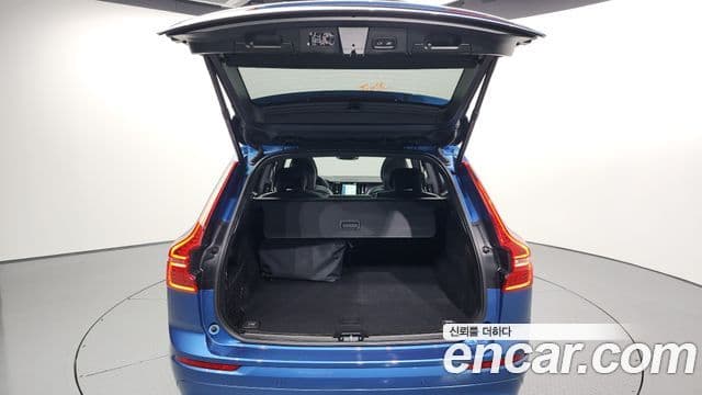 Volvo XC60 2021 — ფოტო 20/20