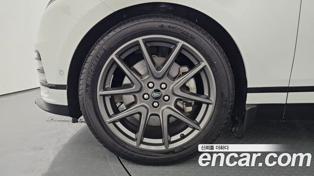 Land Rover Range Rover Velar 2024 — Şəkil 9/20