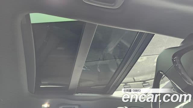 Land Rover Range Rover Velar 2024 — Şəkil 19/20