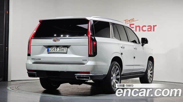 Cadillac Escalade 2023 — фото 2 из 20