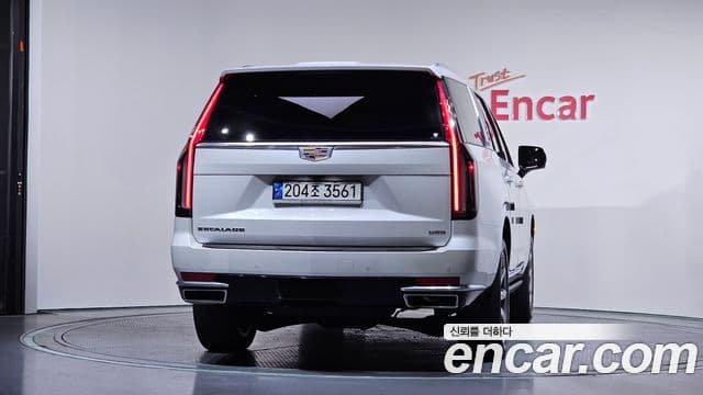 Cadillac Escalade 2023 — ფოტო 4/20