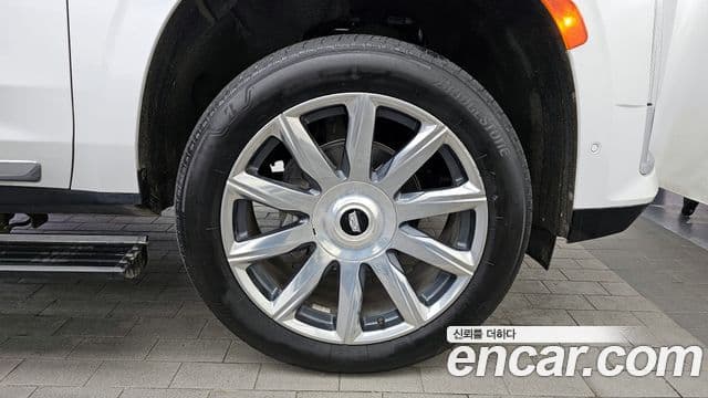 Cadillac Escalade 2023 — ფოტო 5/20