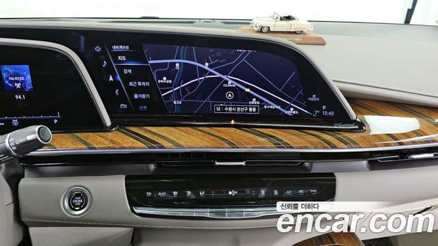 Cadillac Escalade 2023 — ფოტო 14/20
