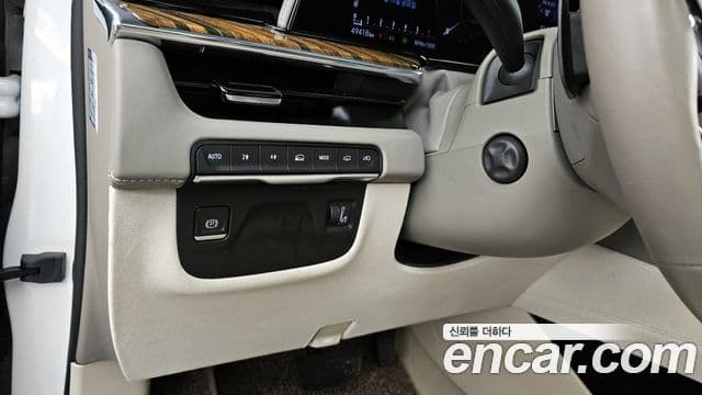 Cadillac Escalade 2023 — фото 16 из 20