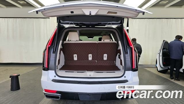 Cadillac Escalade 2023 — ფოტო 20/20