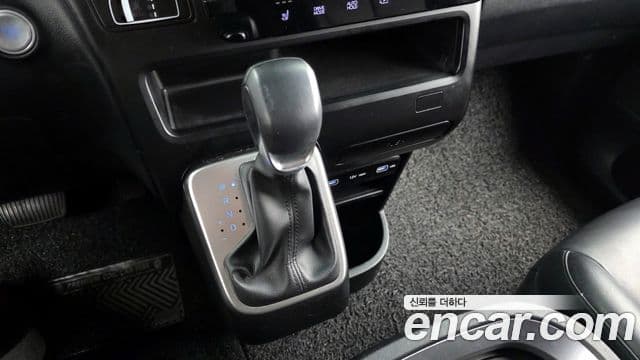 Hyundai Staria 2023 — ფოტო 9/20