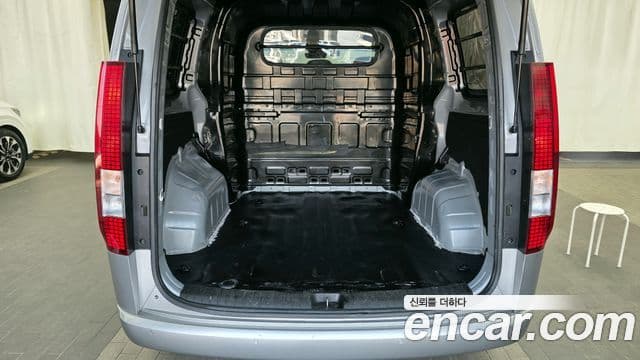 Hyundai Staria 2023 — ფოტო 20/20