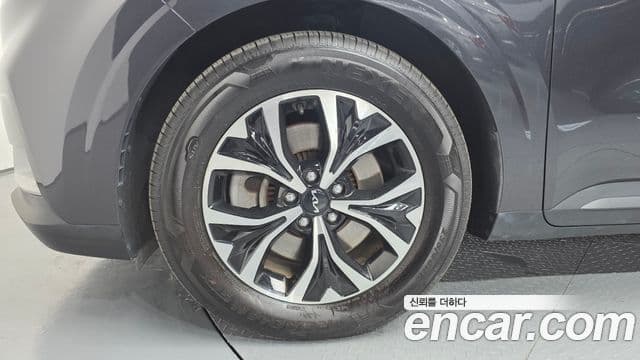Kia Carnival 2021 — Фото 4/20