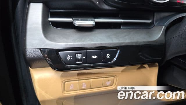 Kia Carnival 2021 — Фото 18/20