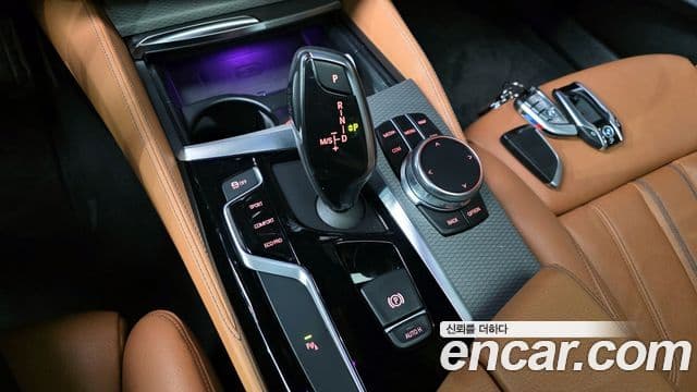 BMW 5 Series 2018 — Şəkil 9/20