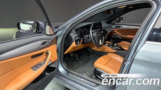 BMW 5 Series 2018 — Şəkil 10/20
