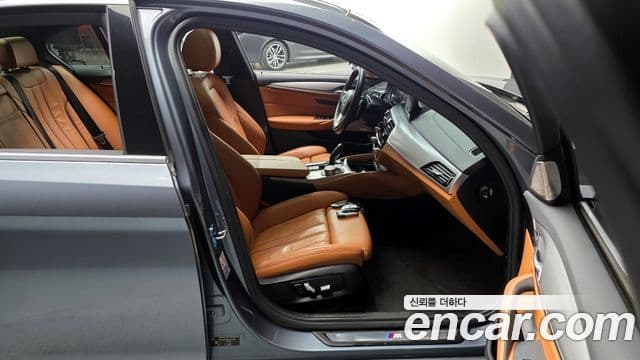 BMW 5 Series 2018 — Şəkil 11/20