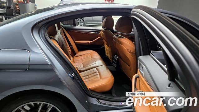 BMW 5 Series 2018 — Şəkil 12/20