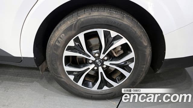 Kia Carnival 2020 — ფოტო 4/20